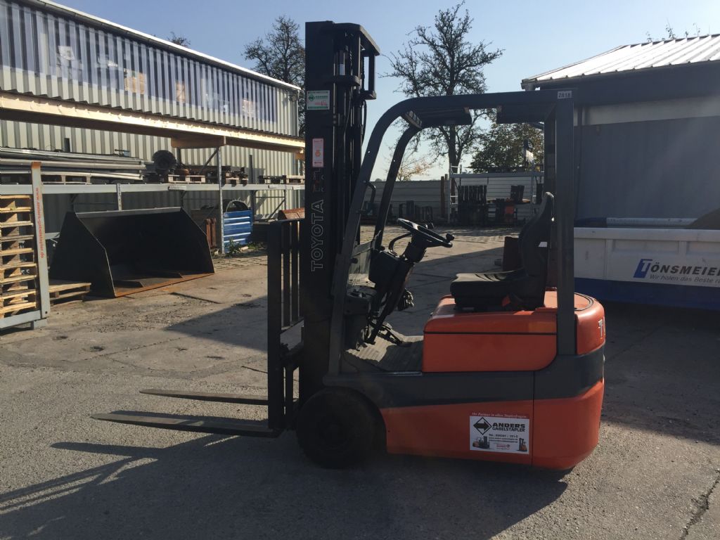 Toyota-FBESF10-Elektro 3 Rad-Stapler-http://www.anders-gabelstapler.de