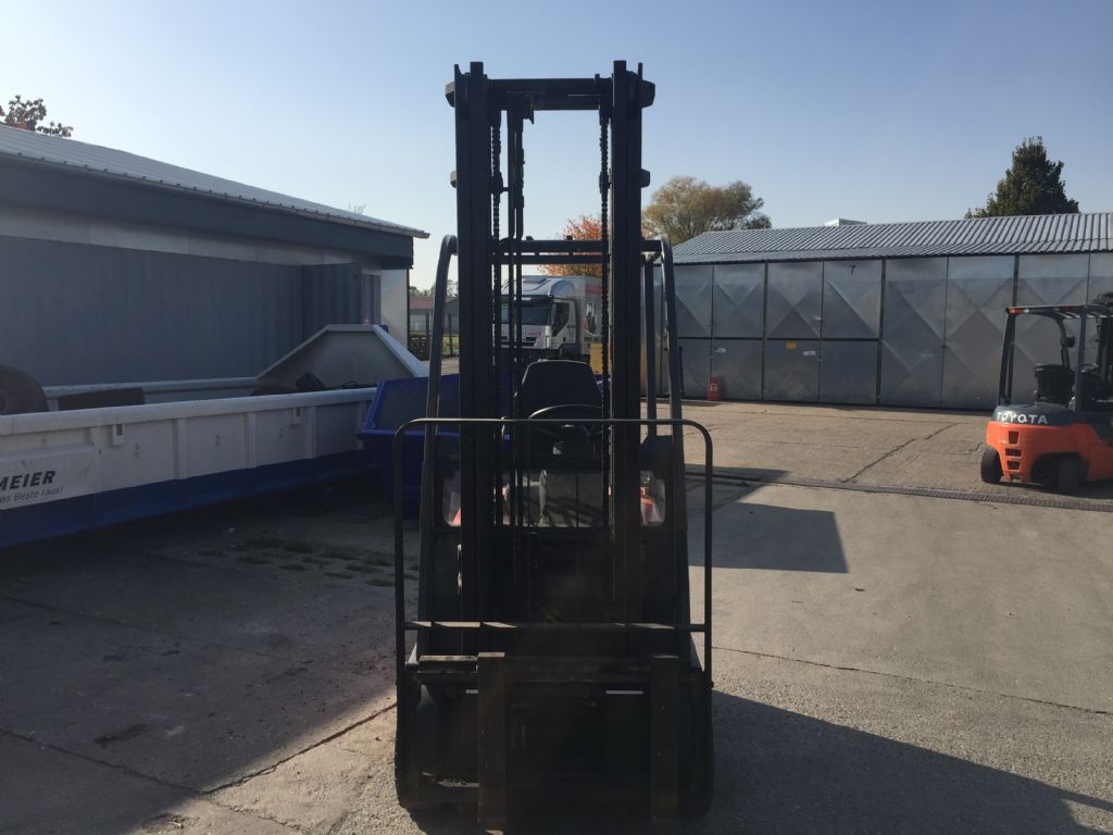 Toyota-FBESF10-Elektro 3 Rad-Stapler-http://www.anders-gabelstapler.de