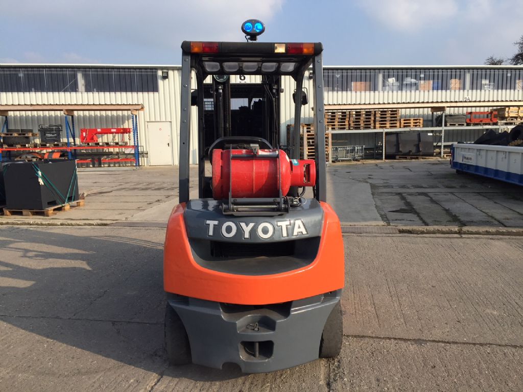 Toyota-02-8FGF25-Treibgasstapler-http://www.anders-gabelstapler.de
