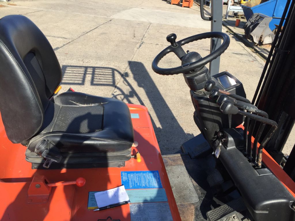 Toyota-FBMF25-Elektro 4 Rad-Stapler-http://www.anders-gabelstapler.de