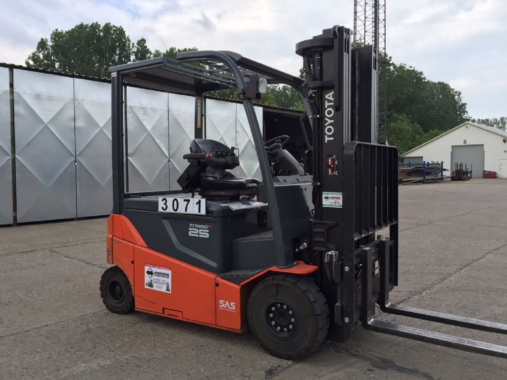 Toyota-8FBMT25-Elektro 4 Rad-Stapler-http://www.anders-gabelstapler.de