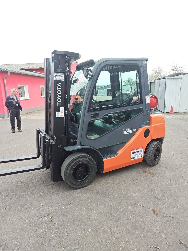 Toyota 02-8FGF25 Treibgasstapler www.anders-gabelstapler.de