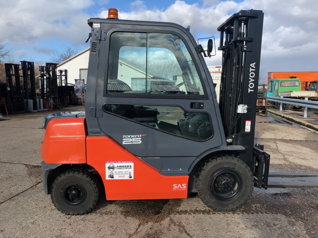 Toyota-06-8FDF25F HST-Dieselstapler-http://www.anders-gabelstapler.de