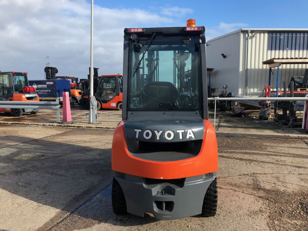 Toyota-06-8FDF25F HST-Dieselstapler-http://www.anders-gabelstapler.de