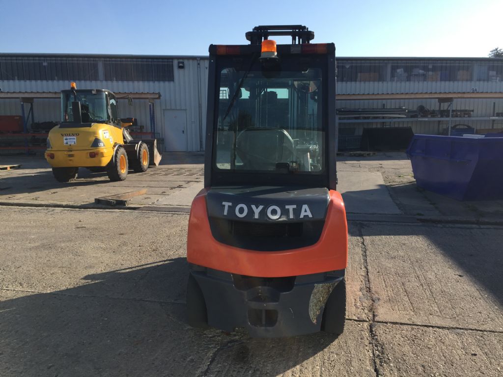 Toyota-Tonero 02-8FDF25-Dieselstapler-http://www.anders-gabelstapler.de