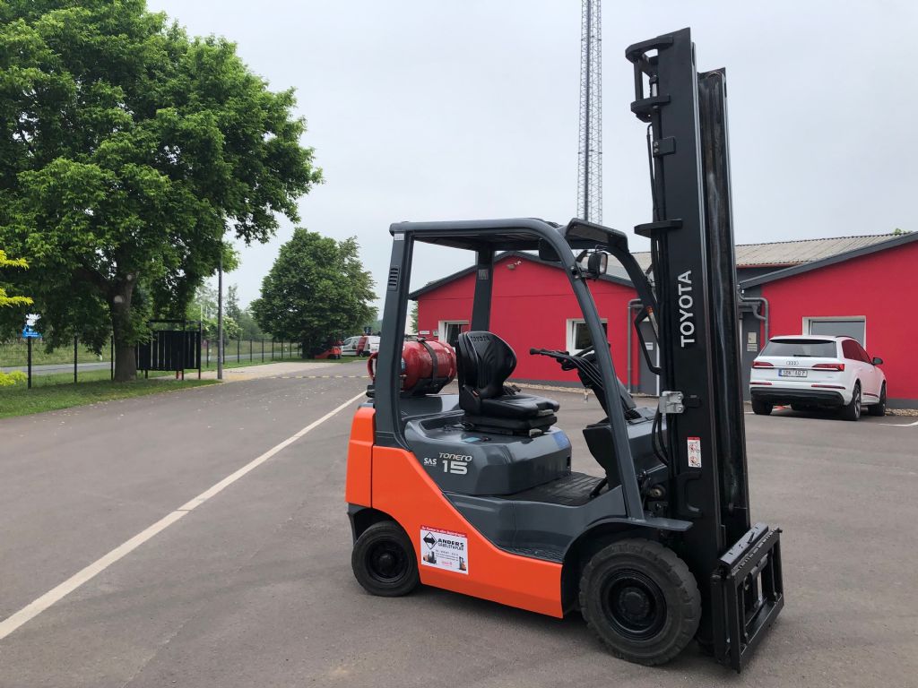 Toyota 02-8FGF15 Treibgasstapler www.anders-gabelstapler.de