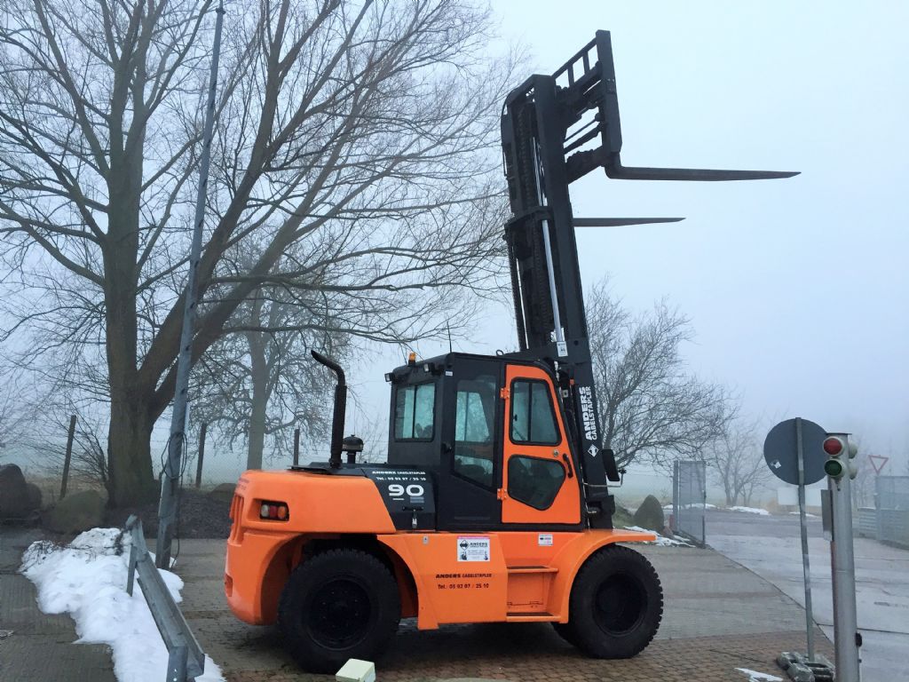 Doosan D90S-5 Dieselstapler www.anders-gabelstapler.de