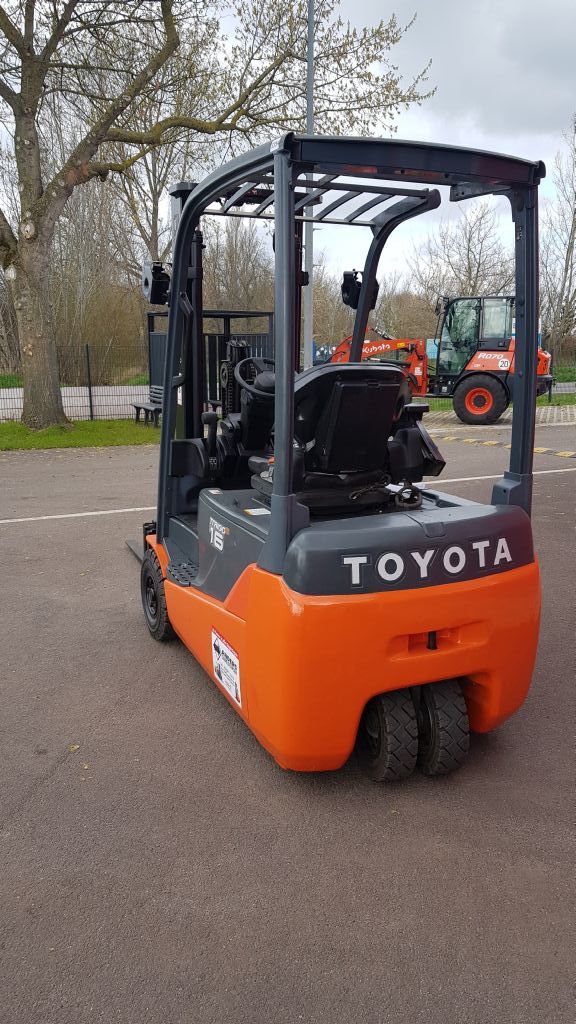 Toyota-8FBET16-Elektro 3 Rad-Stapler-http://www.anders-gabelstapler.de