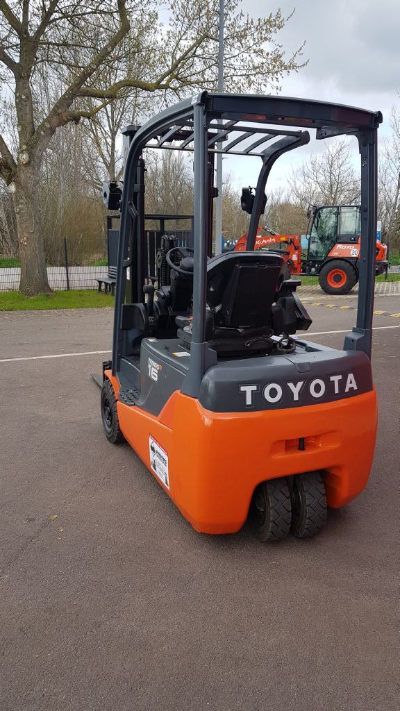 Toyota-8FBET16-Elektro 3 Rad-Stapler-http://www.anders-gabelstapler.de