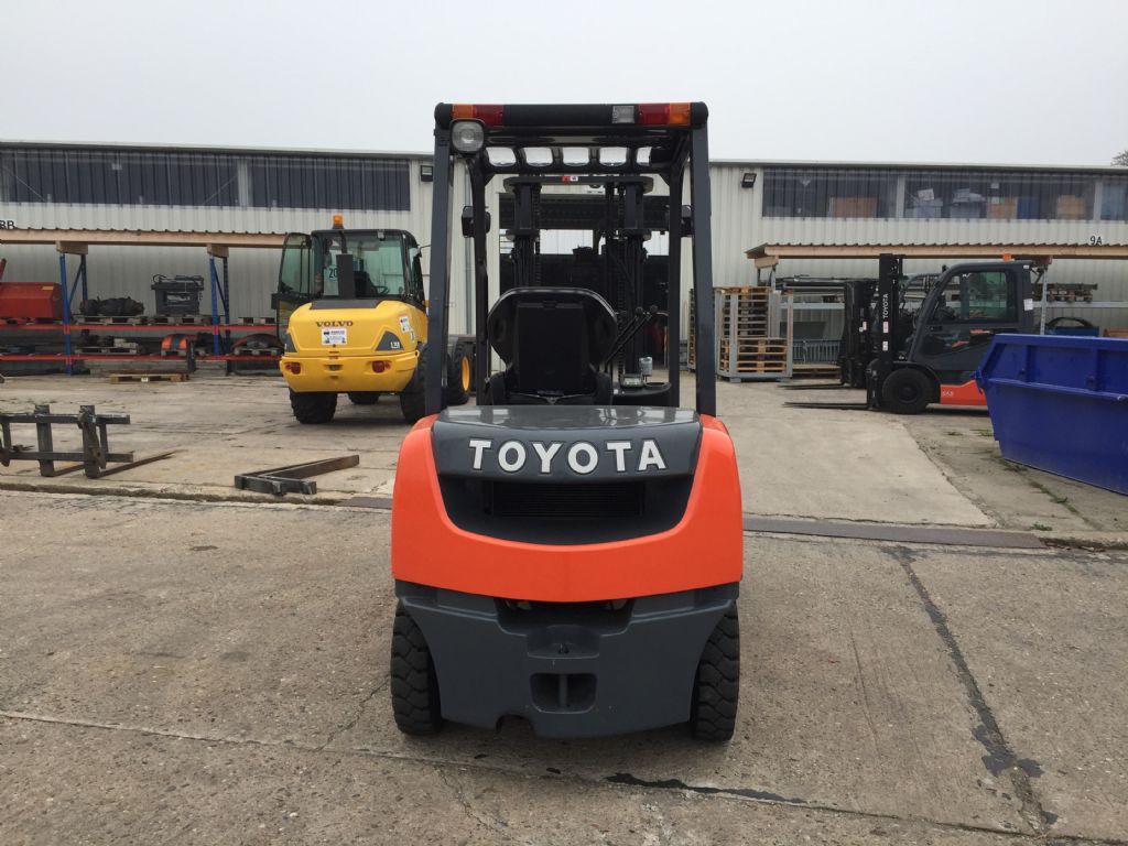 Toyota-02-8FDF25-Dieselstapler-http://www.anders-gabelstapler.de
