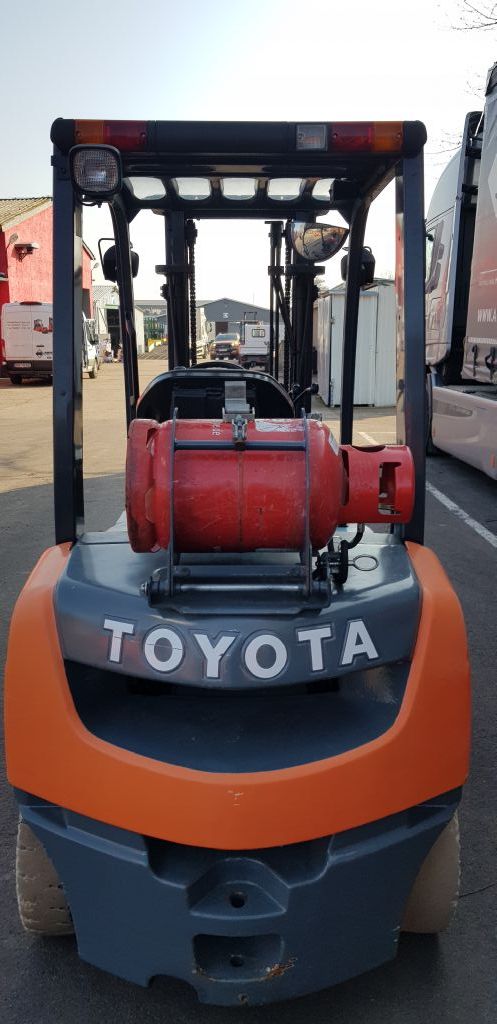 Toyota-02-8FGF25-Treibgasstapler-http://www.anders-gabelstapler.de