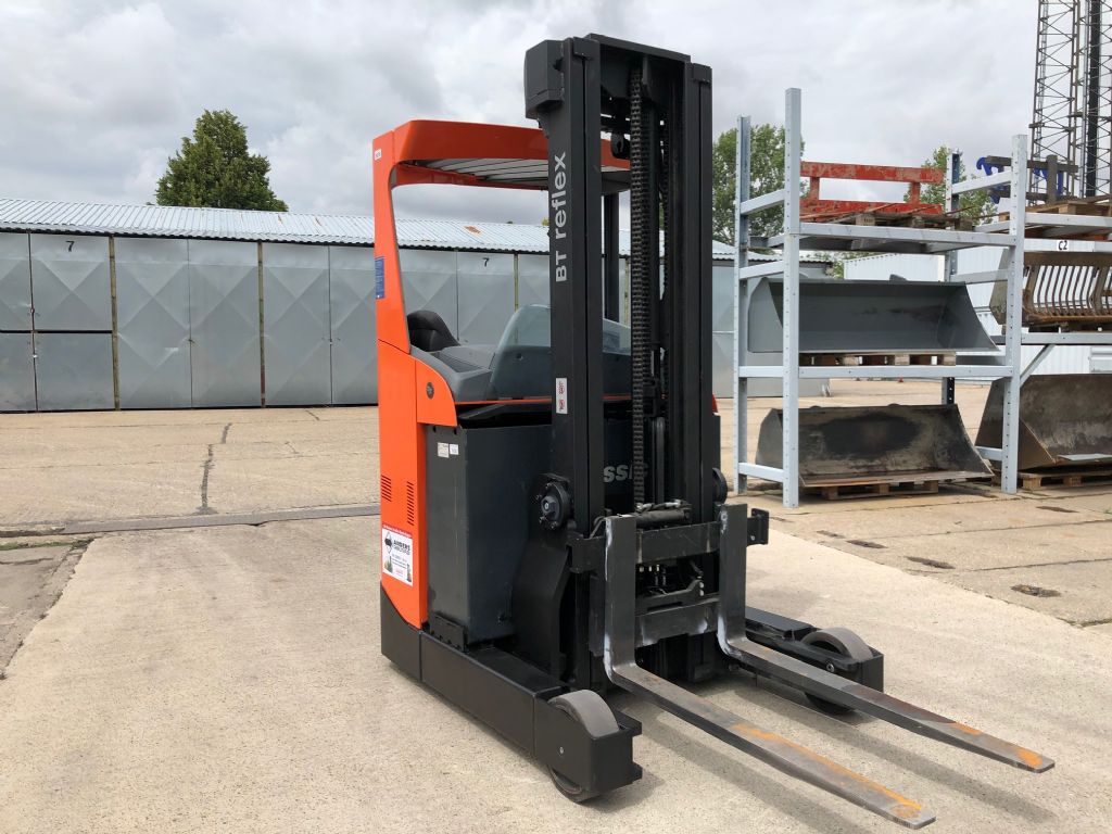 BT RRE160E Schubmaststapler www.anders-gabelstapler.de