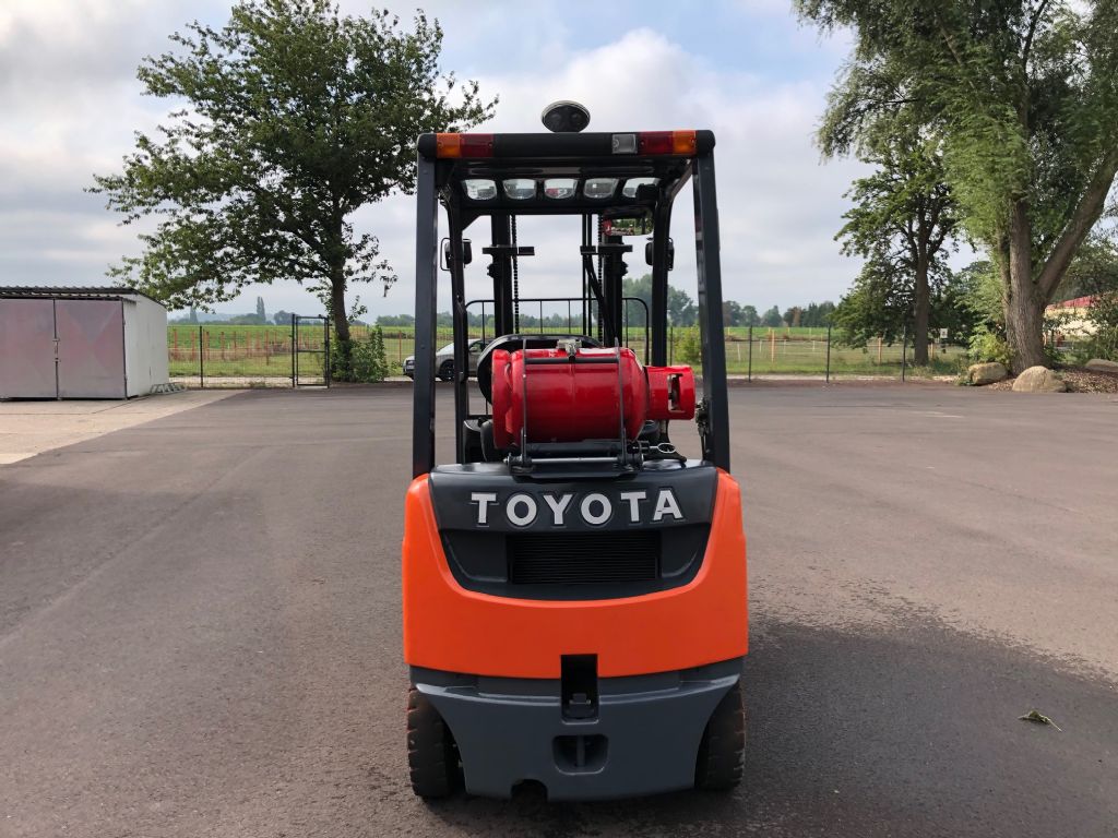 Toyota-02-8FGF15-Treibgasstapler-http://www.anders-gabelstapler.de