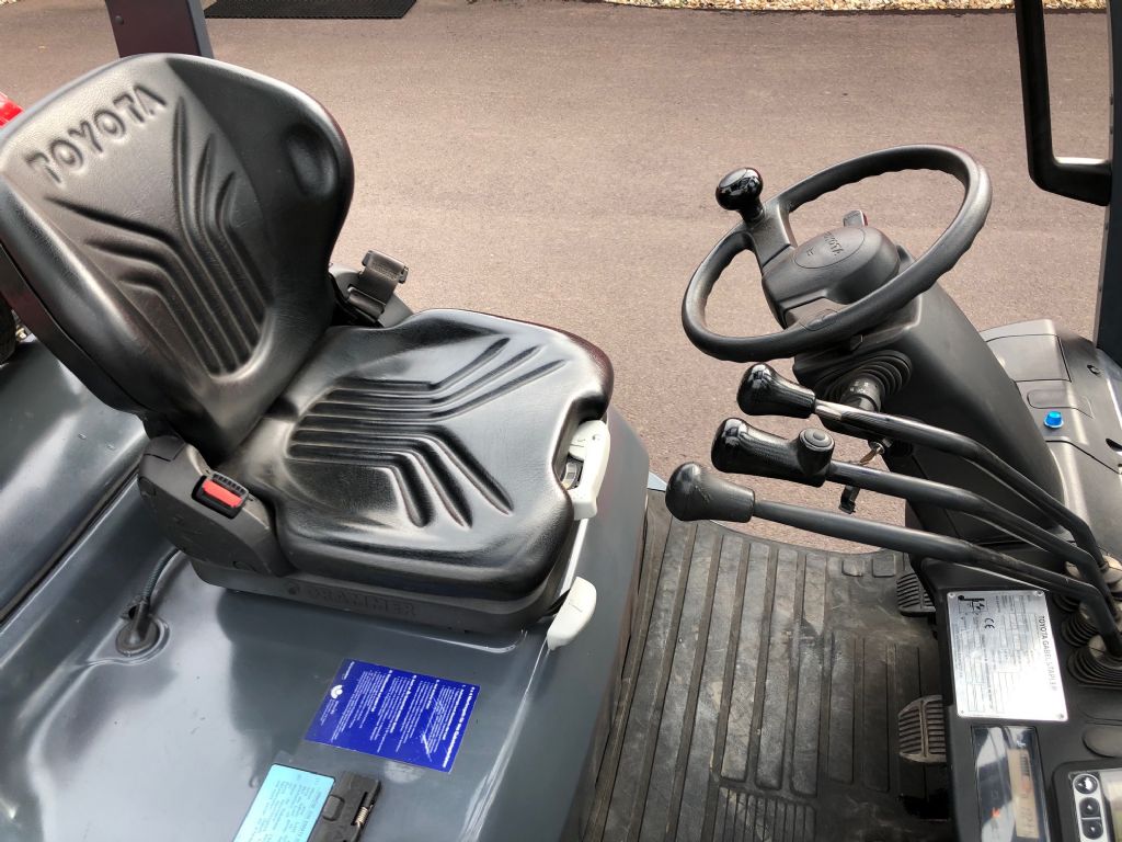 Toyota-02-8FGF15-Treibgasstapler-http://www.anders-gabelstapler.de