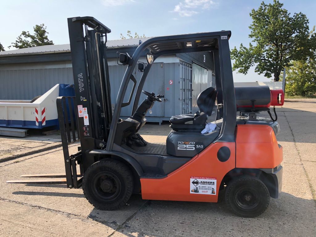 Toyota-02-8FGF25-Treibgasstapler-http://www.anders-gabelstapler.de