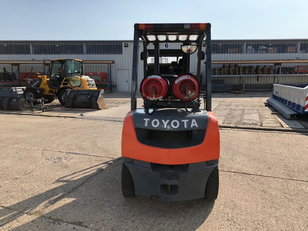 Toyota-02-8FGF25-Treibgasstapler-http://www.anders-gabelstapler.de