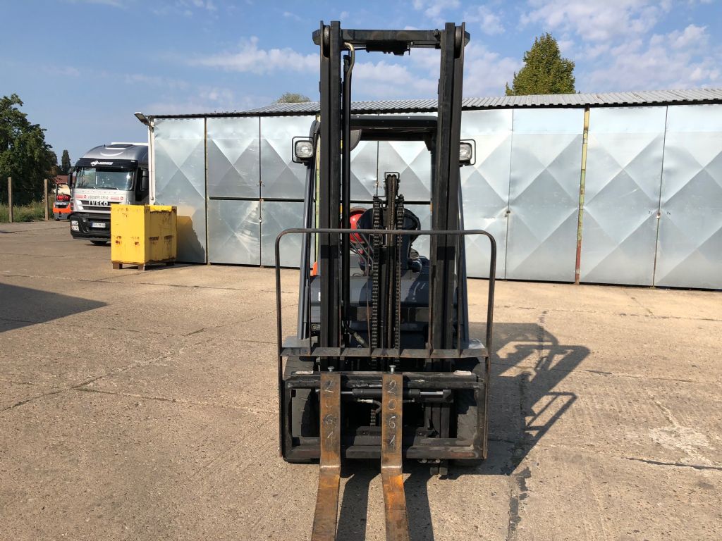 Toyota-02-8FGF25-Treibgasstapler-http://www.anders-gabelstapler.de
