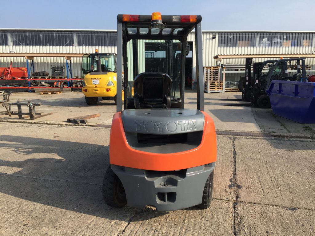 Toyota-02-8FDF25-Dieselstapler-http://www.anders-gabelstapler.de