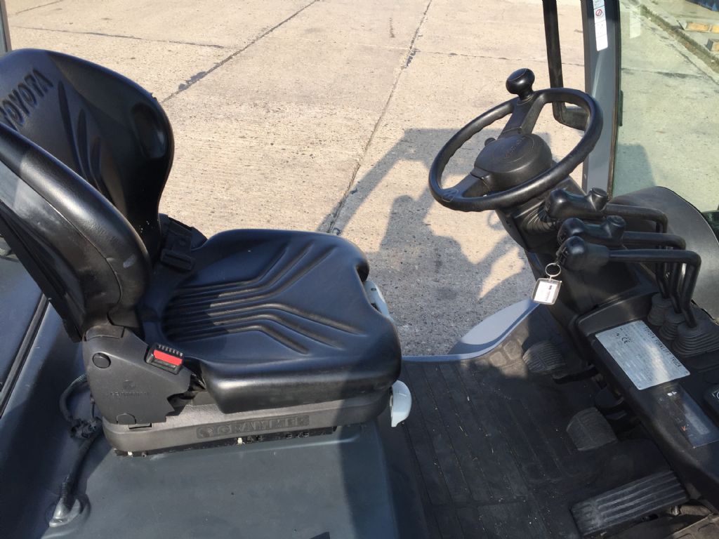 Toyota-02-8FDF25-Dieselstapler-http://www.anders-gabelstapler.de