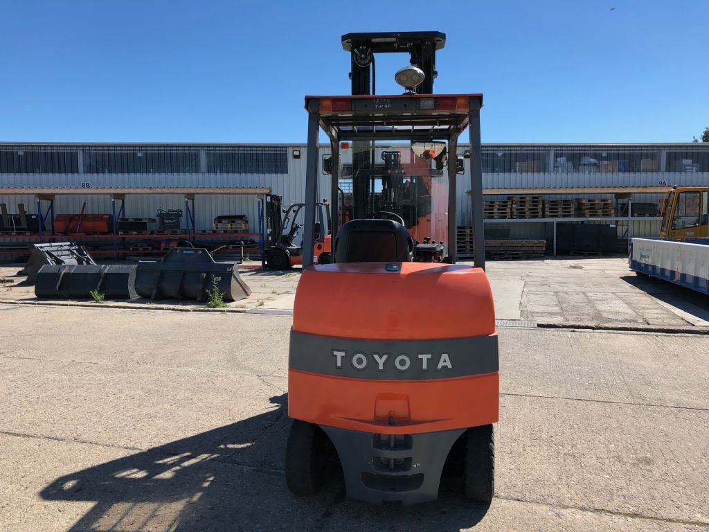 Toyota-7FBMF35-Elektro 4 Rad-Stapler-http://www.anders-gabelstapler.de