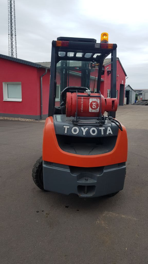 Toyota 02-8FGJF35 Treibgasstapler www.anders-gabelstapler.de