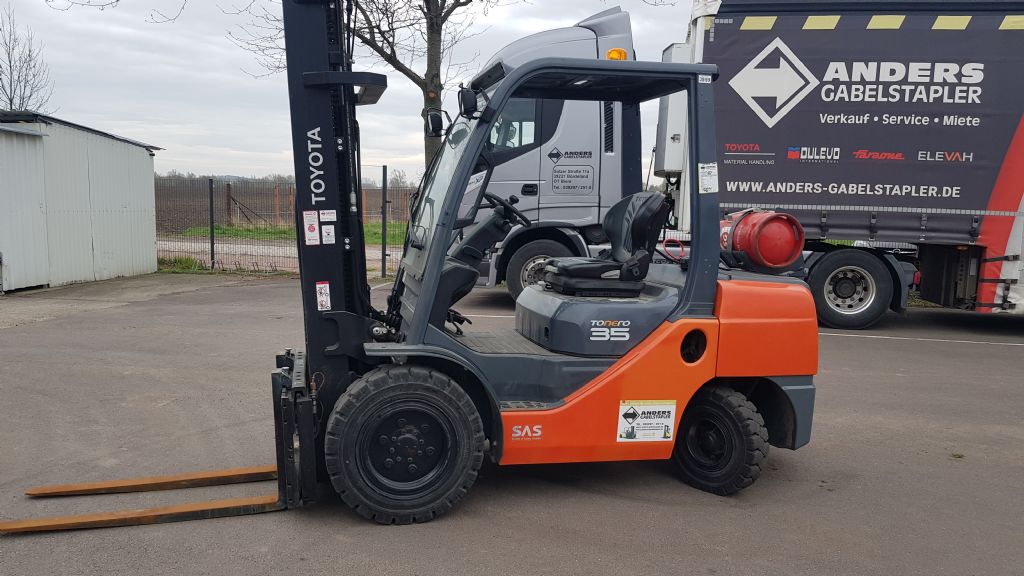 Toyota-02-8FGJF35-Treibgasstapler-http://www.anders-gabelstapler.de