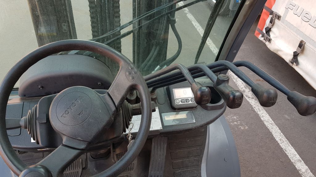 Toyota-02-8FGJF35-Treibgasstapler-http://www.anders-gabelstapler.de