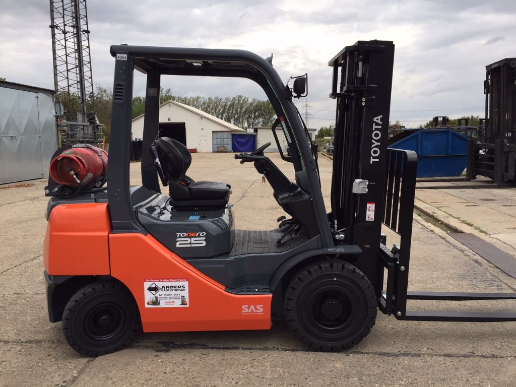 Toyota-02-8FGF25-Treibgasstapler-http://www.anders-gabelstapler.de