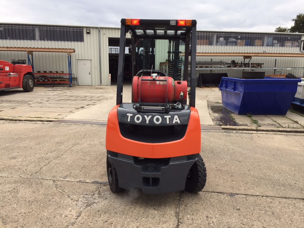 Toyota-02-8FGF25-Treibgasstapler-http://www.anders-gabelstapler.de
