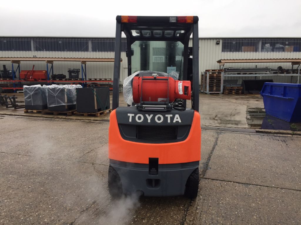 Toyota-02-8FGF15-Treibgasstapler-http://www.anders-gabelstapler.de