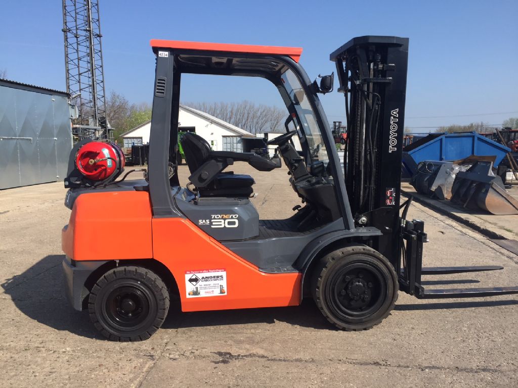Toyota-02-8FGF30-Treibgasstapler-http://www.anders-gabelstapler.de