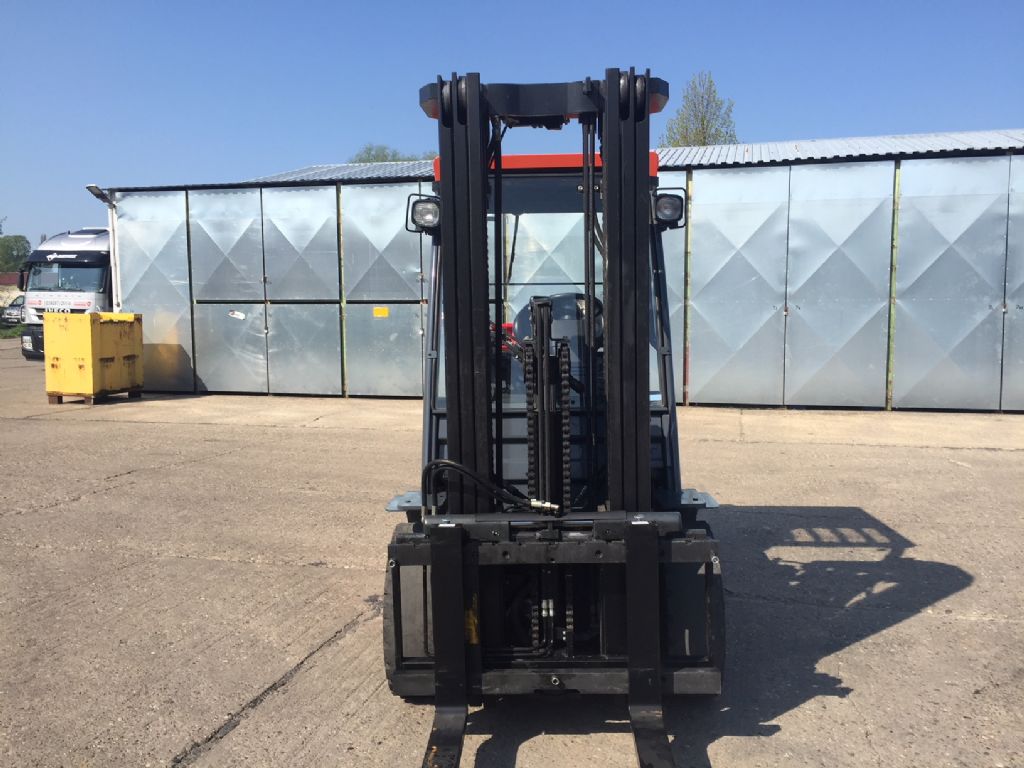 Toyota-02-8FGF30-Treibgasstapler-http://www.anders-gabelstapler.de