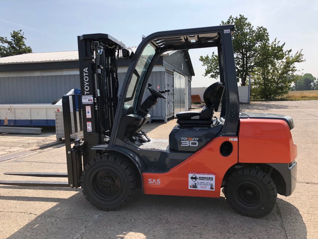 Toyota 02-8FDF30 Dieselstapler www.anders-gabelstapler.de