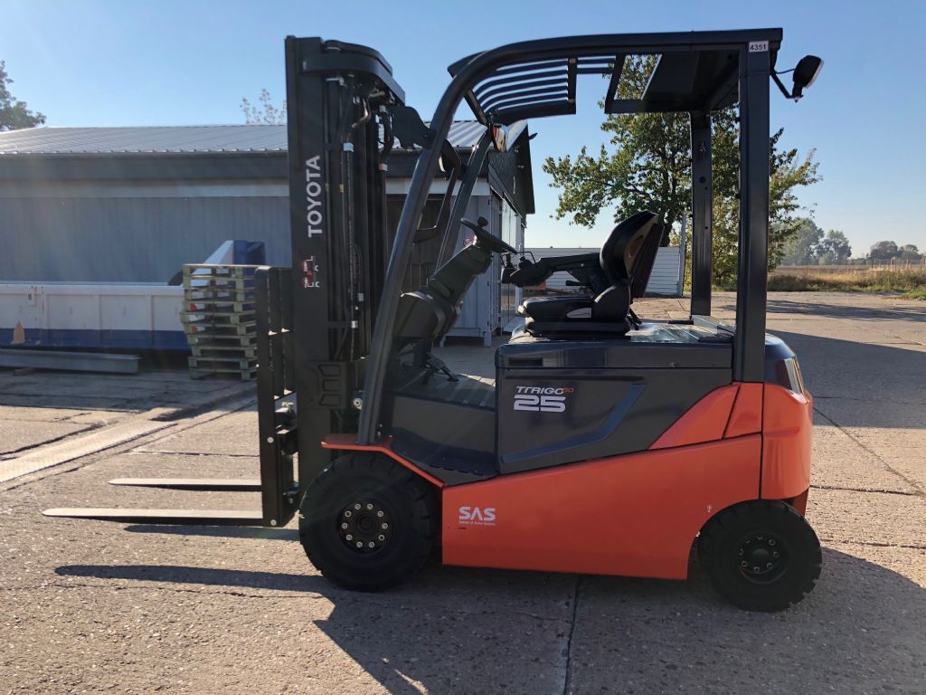 Toyota-8FBMKT25-Elektro 4 Rad-Stapler-http://www.anders-gabelstapler.de