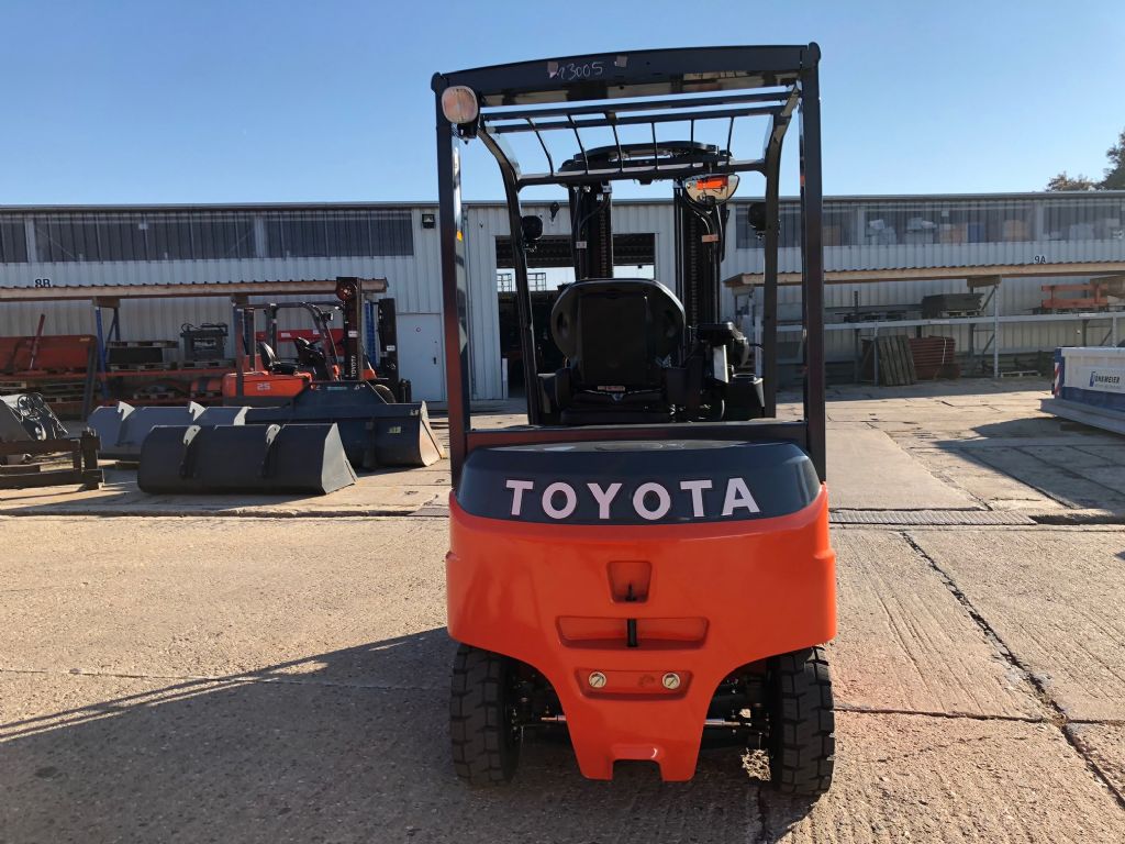 Toyota-8FBMKT25-Elektro 4 Rad-Stapler-http://www.anders-gabelstapler.de