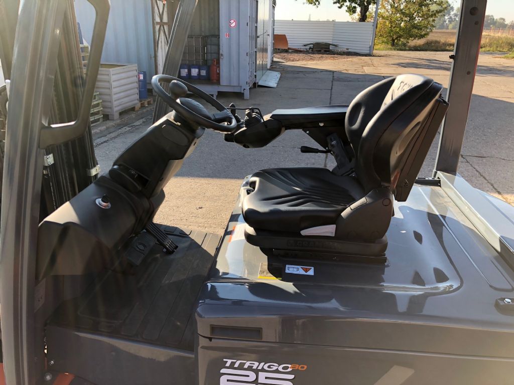 Toyota-8FBMKT25-Elektro 4 Rad-Stapler-http://www.anders-gabelstapler.de