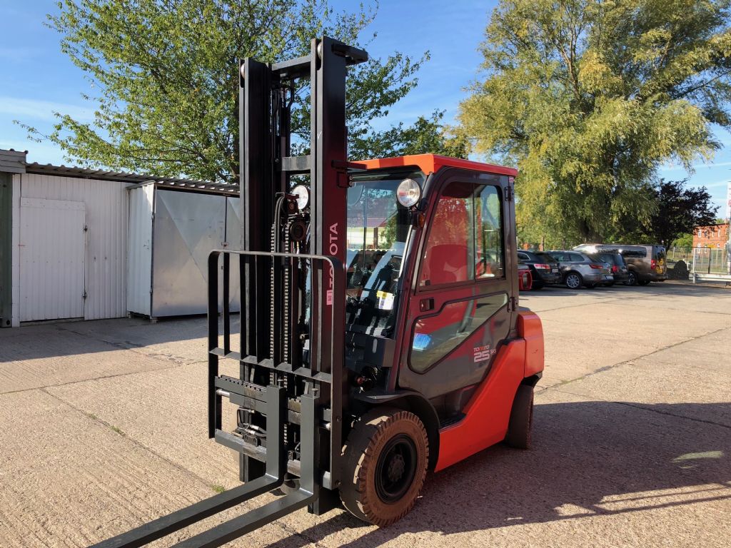 Toyota-02-8FGF25-Treibgasstapler-http://www.anders-gabelstapler.de