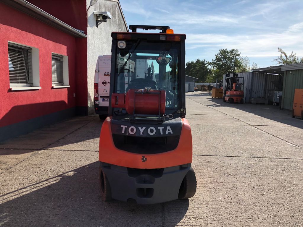 Toyota-02-8FGF25-Treibgasstapler-http://www.anders-gabelstapler.de