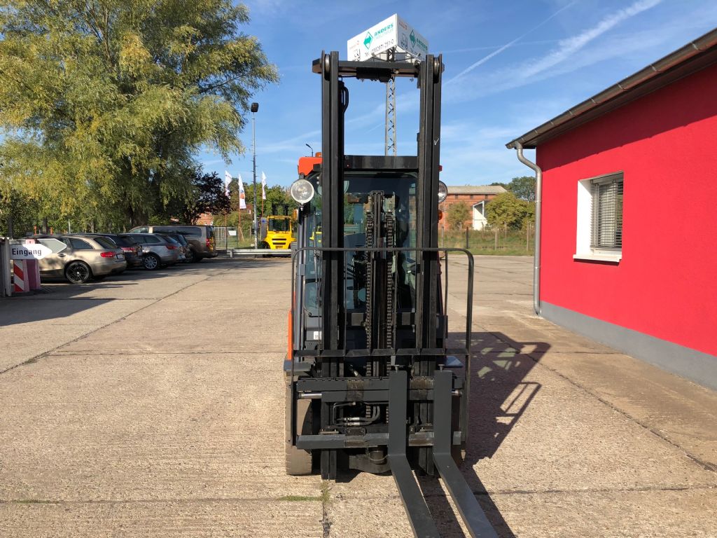Toyota-02-8FGF25-Treibgasstapler-http://www.anders-gabelstapler.de