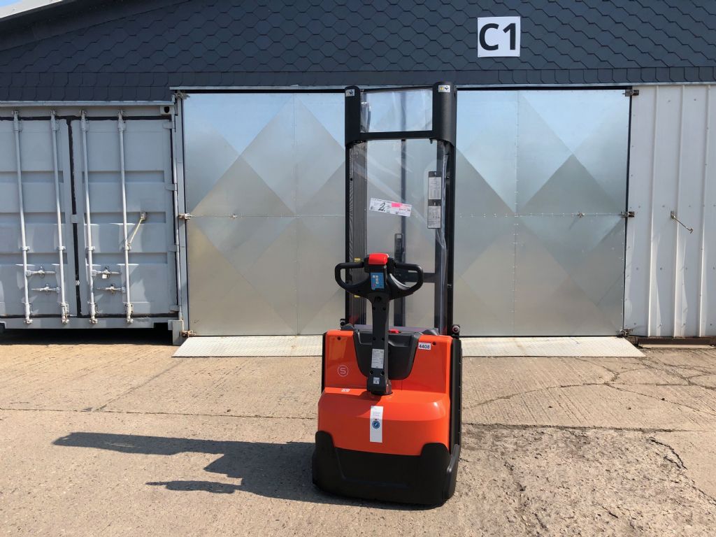 Toyota SWE140L Deichselstapler www.anders-gabelstapler.de