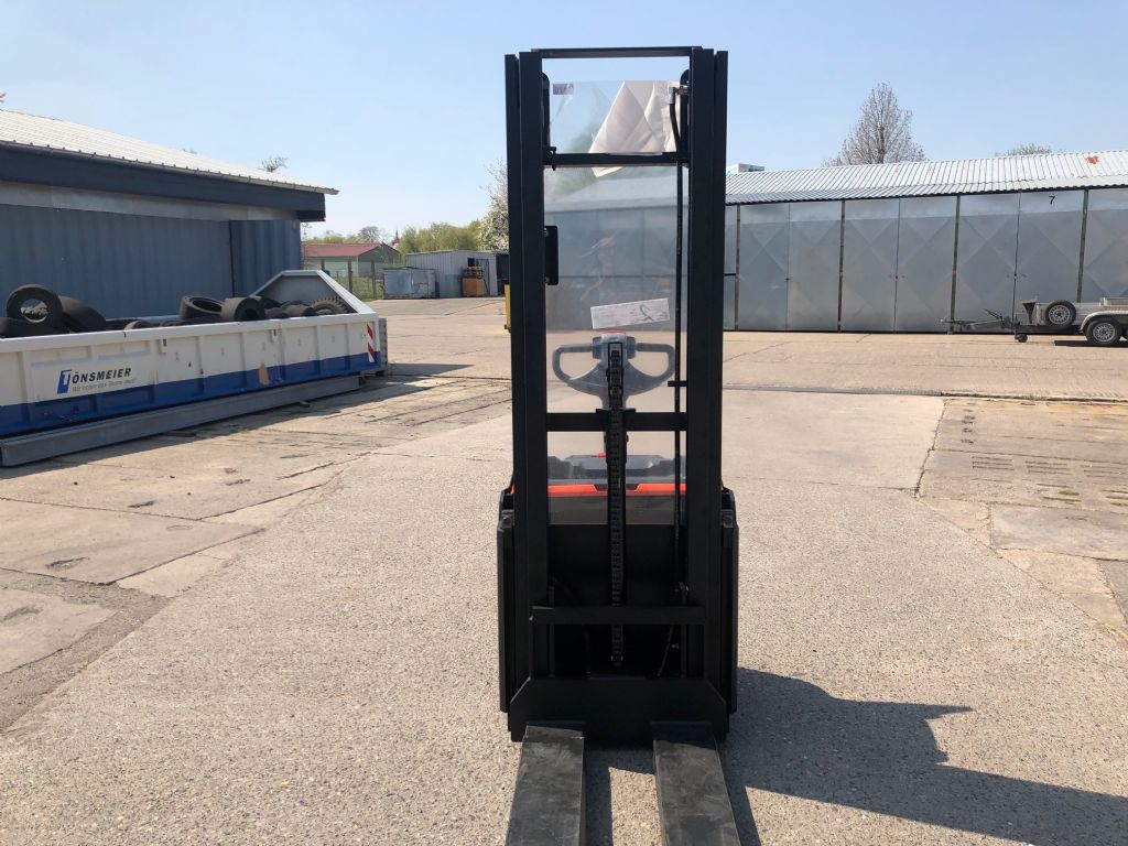 Toyota-SWE140-Deichselstapler-http://www.anders-gabelstapler.de