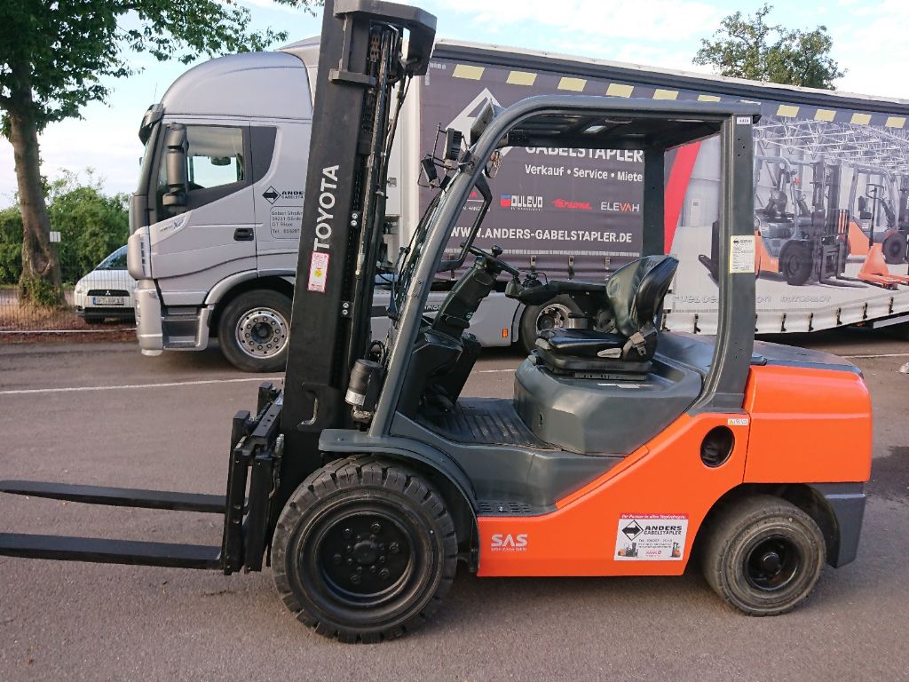 Toyota 52-8FDJF35 Dieselstapler www.anders-gabelstapler.de