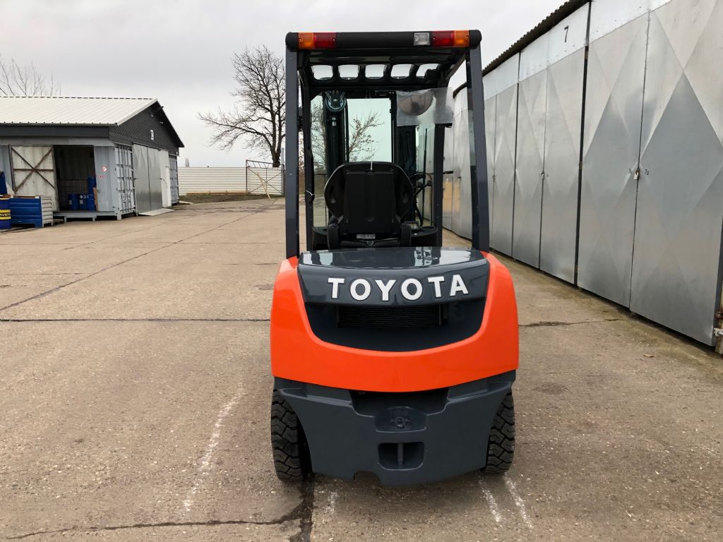 Toyota-02-8FDF25-Dieselstapler-http://www.anders-gabelstapler.de
