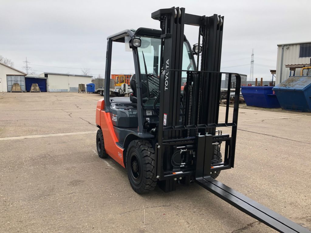 Toyota-02-8FDF25-Dieselstapler-http://www.anders-gabelstapler.de