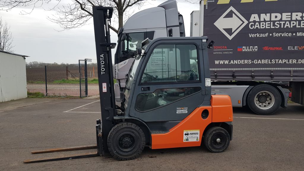 Toyota-02-8FDF25-Dieselstapler-http://www.anders-gabelstapler.de