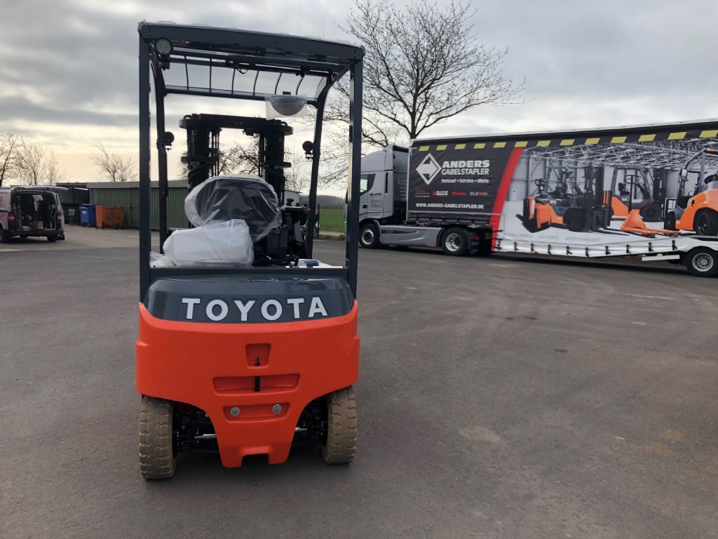 Toyota-8FBMKT25-Elektro 4 Rad-Stapler-http://www.anders-gabelstapler.de