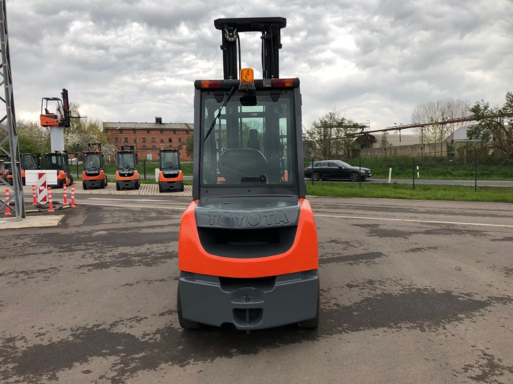 Toyota-02-8FDJF35-Dieselstapler-http://www.anders-gabelstapler.de