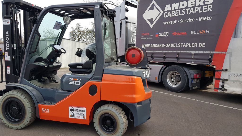 Toyota-02-8FGF30-Treibgasstapler-http://www.anders-gabelstapler.de