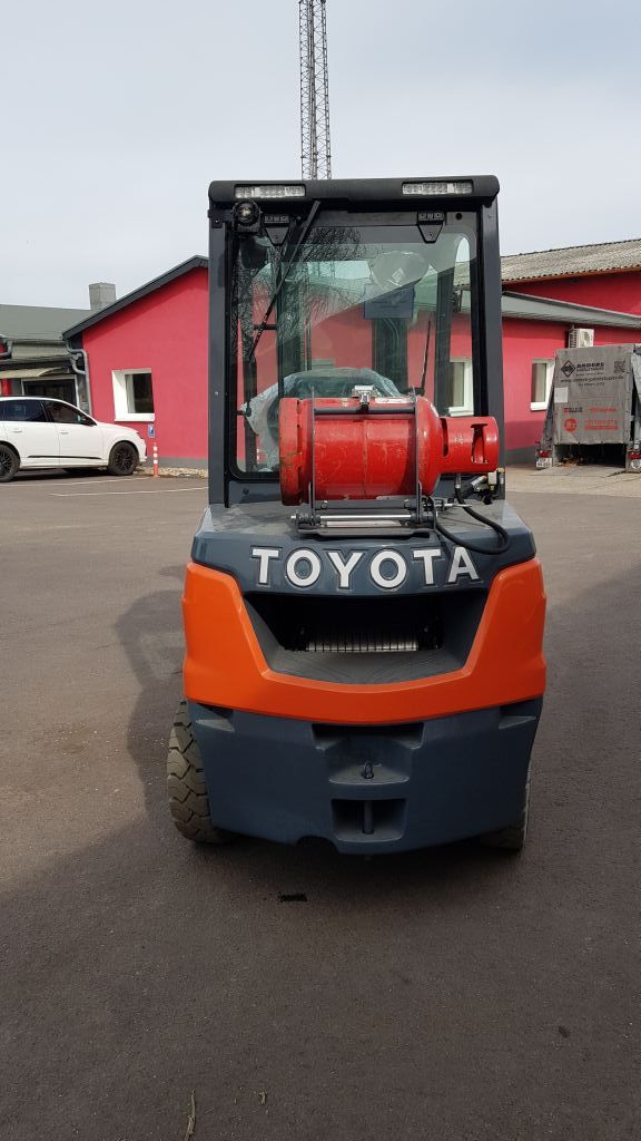 Toyota-02-8FGF30-Treibgasstapler-http://www.anders-gabelstapler.de