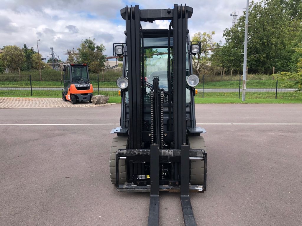 Toyota-02-8FGF30-Treibgasstapler-http://www.anders-gabelstapler.de